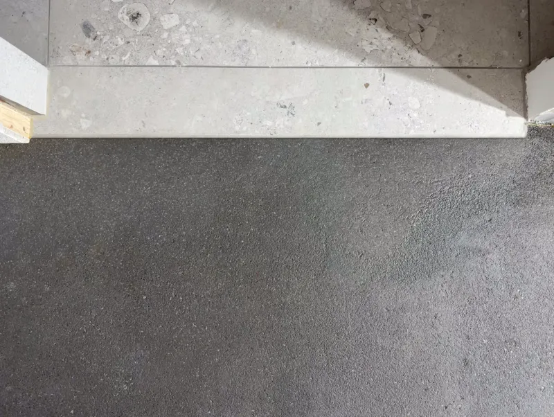 BAUKUNST – Baukosmetik Schweiz – Zementestrich – Nachher – Nassbereichreparatur – Waadt